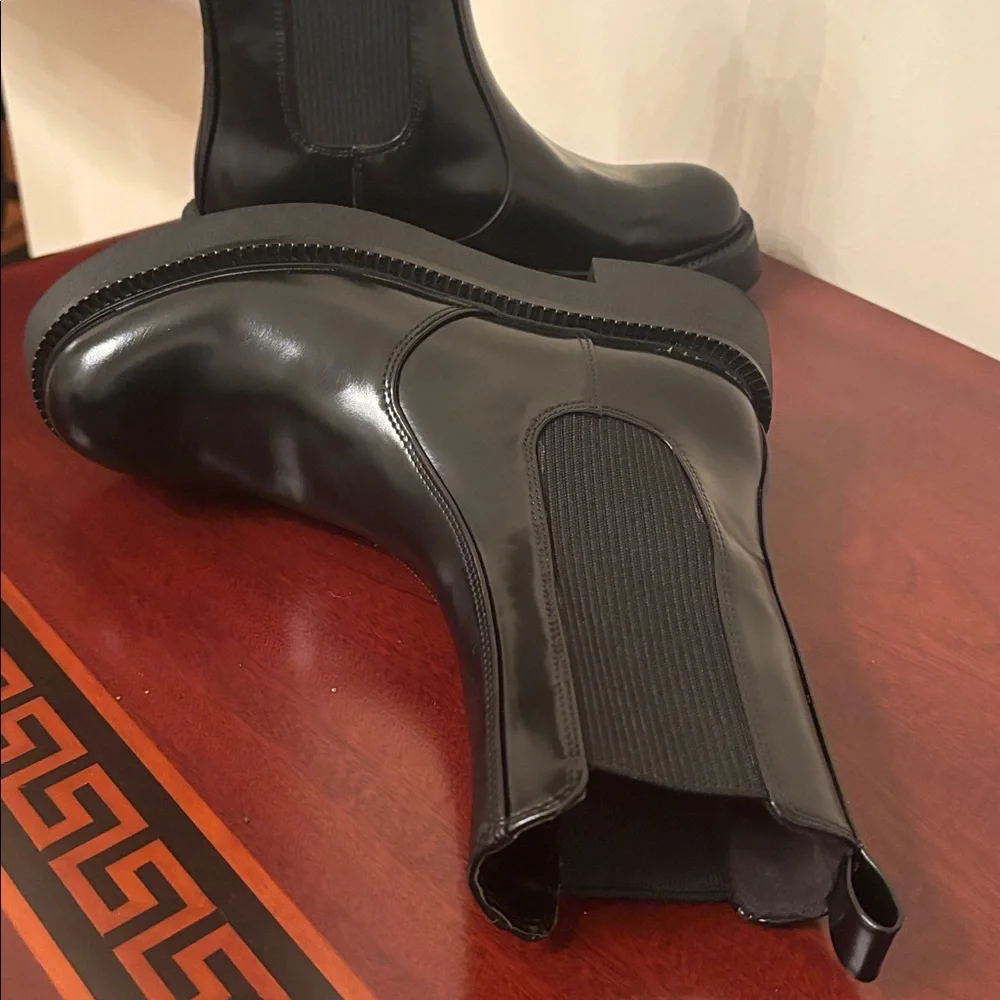 Zara Chelsea combination vegan leather chunky sole black ankle booties sz.6